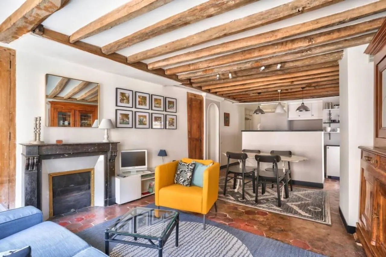 Exquisite And Spacious Apartment Paris