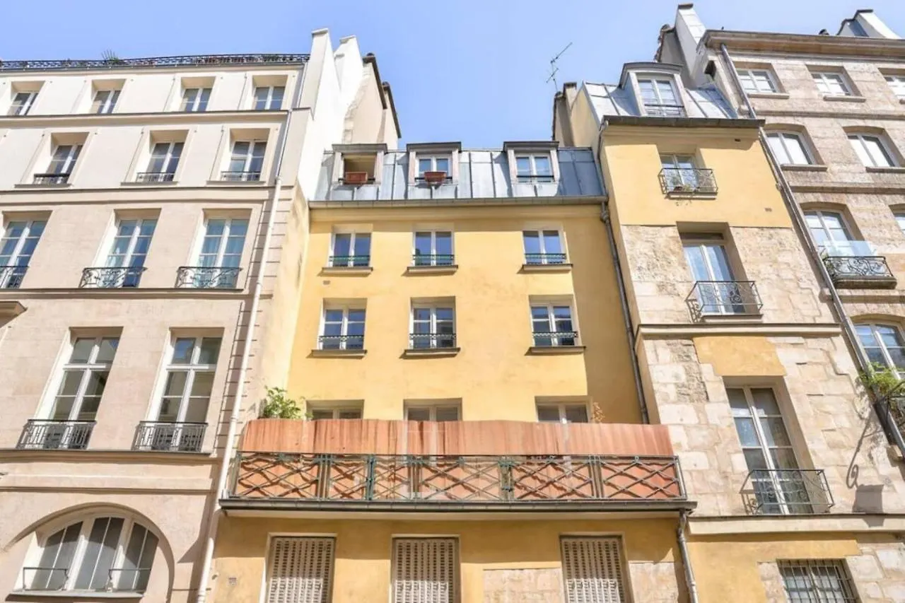 Exquisite And Spacious Apartment Paris France