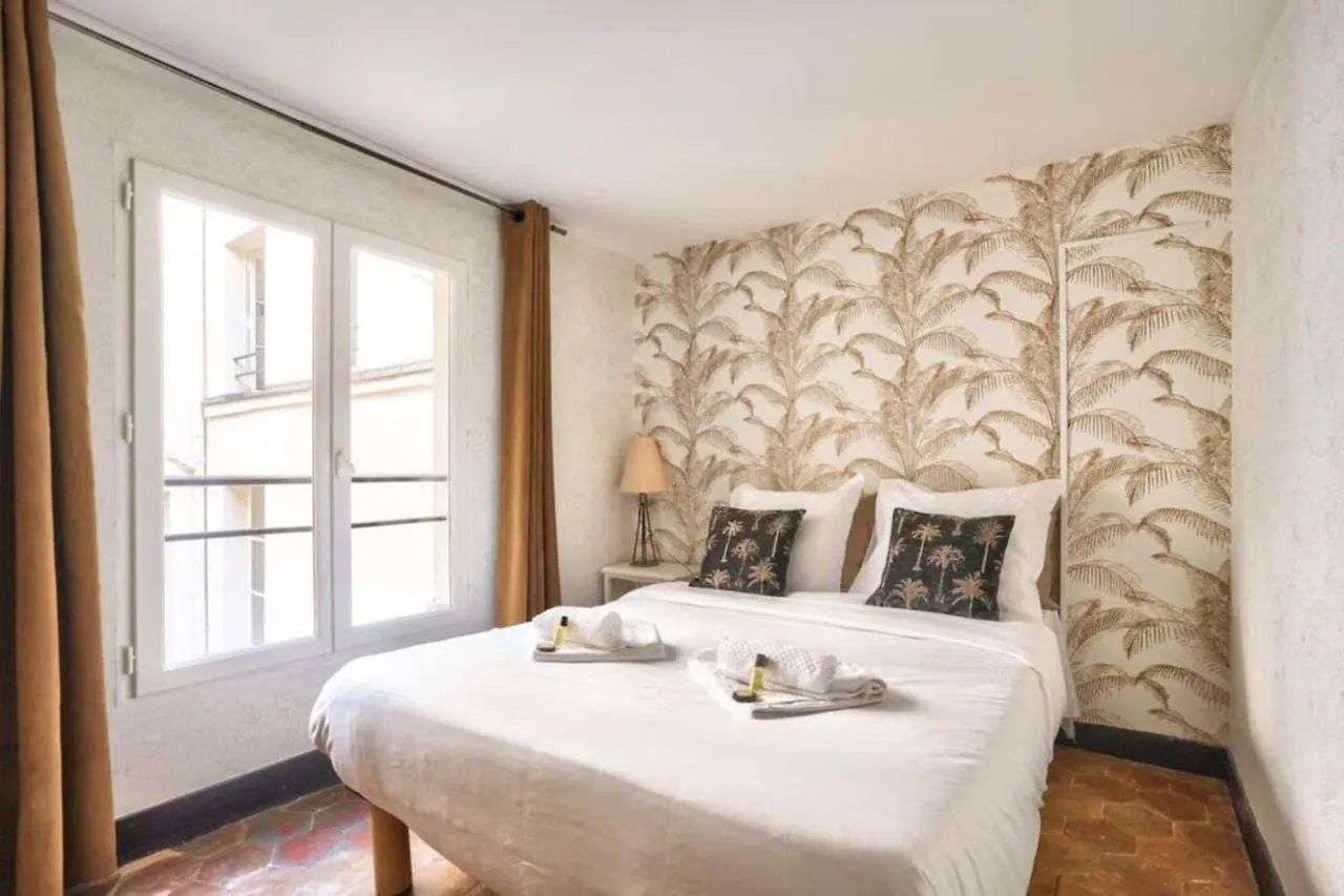 Exquisite And Spacious Apartment Paris France