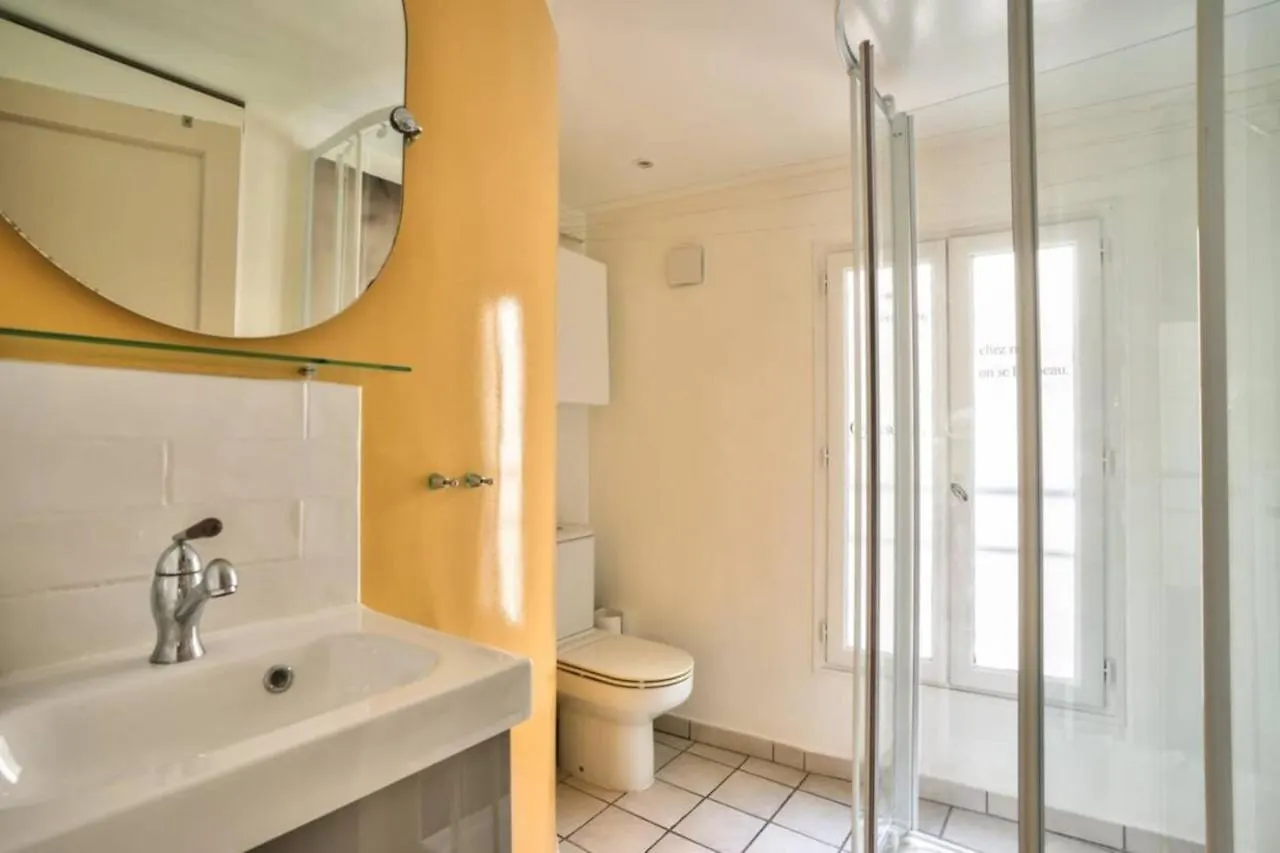 Exquisite And Spacious Apartment Paris