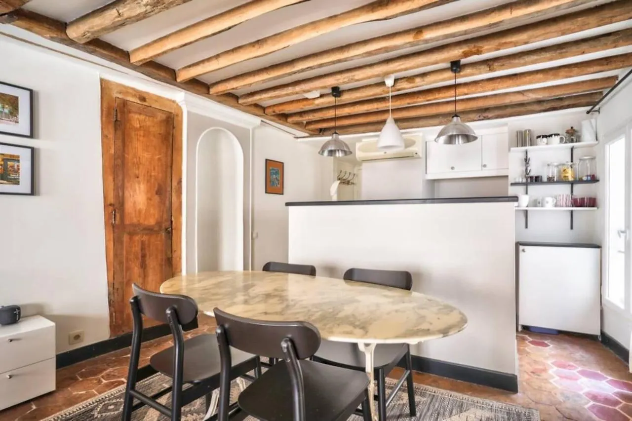 Exquisite And Spacious Apartment location